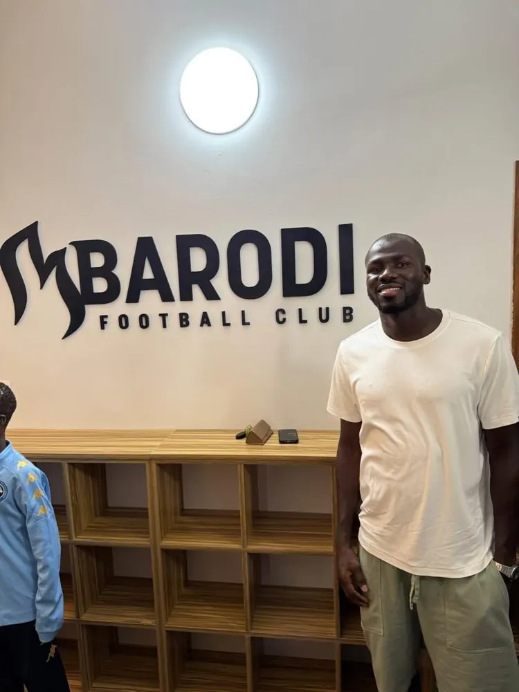 Lettrage mural pour un club de football à Saly
