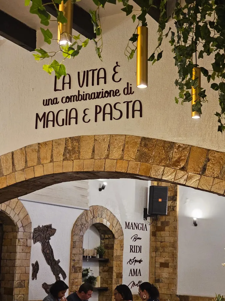 Décoration murale en lettrage pour un restaurant italien